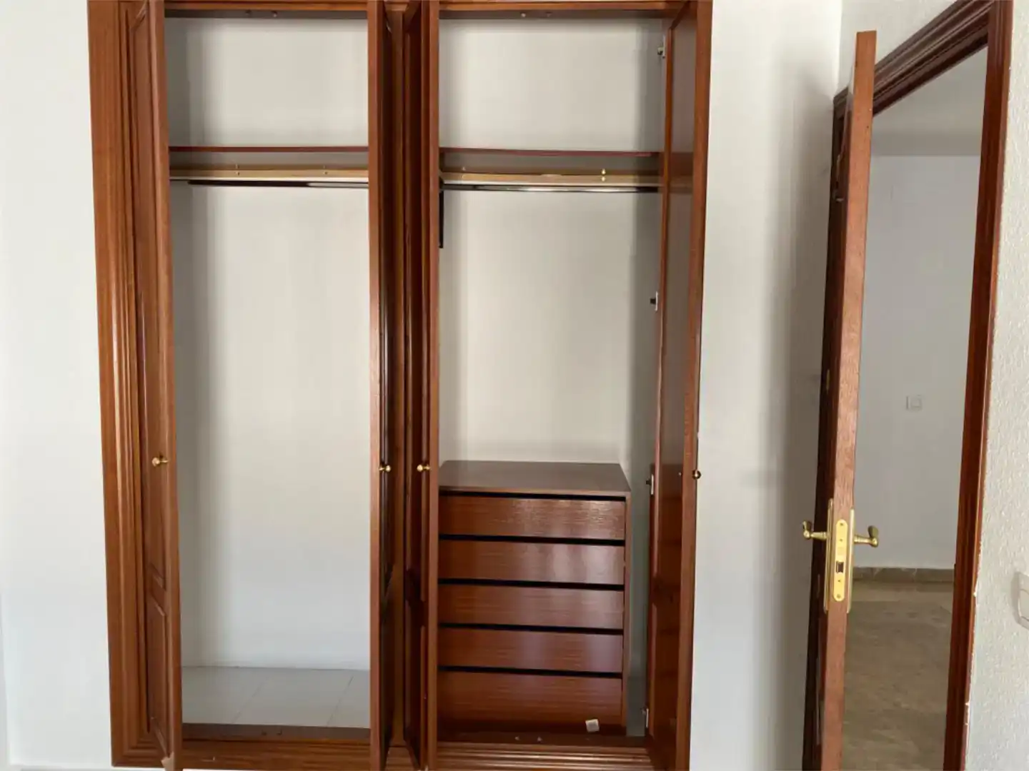 Bedroom of Houses for share in Bormujos  with Air Conditioner, Private garden and Storage room