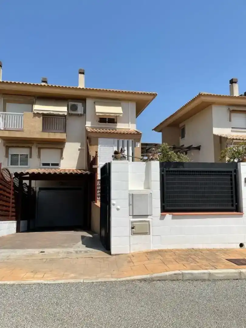 Vista exterior de Casa o xalet en venda en Molina de Segura amb Aire condicionat i Balcó
