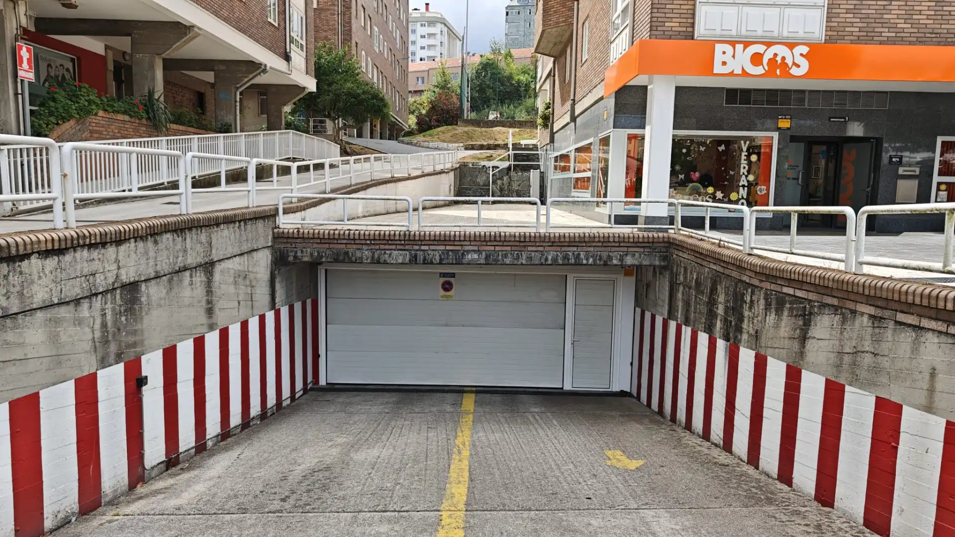 Parking de Piso de alquiler en Culleredo con Jardín privado, Parquet y Amueblado