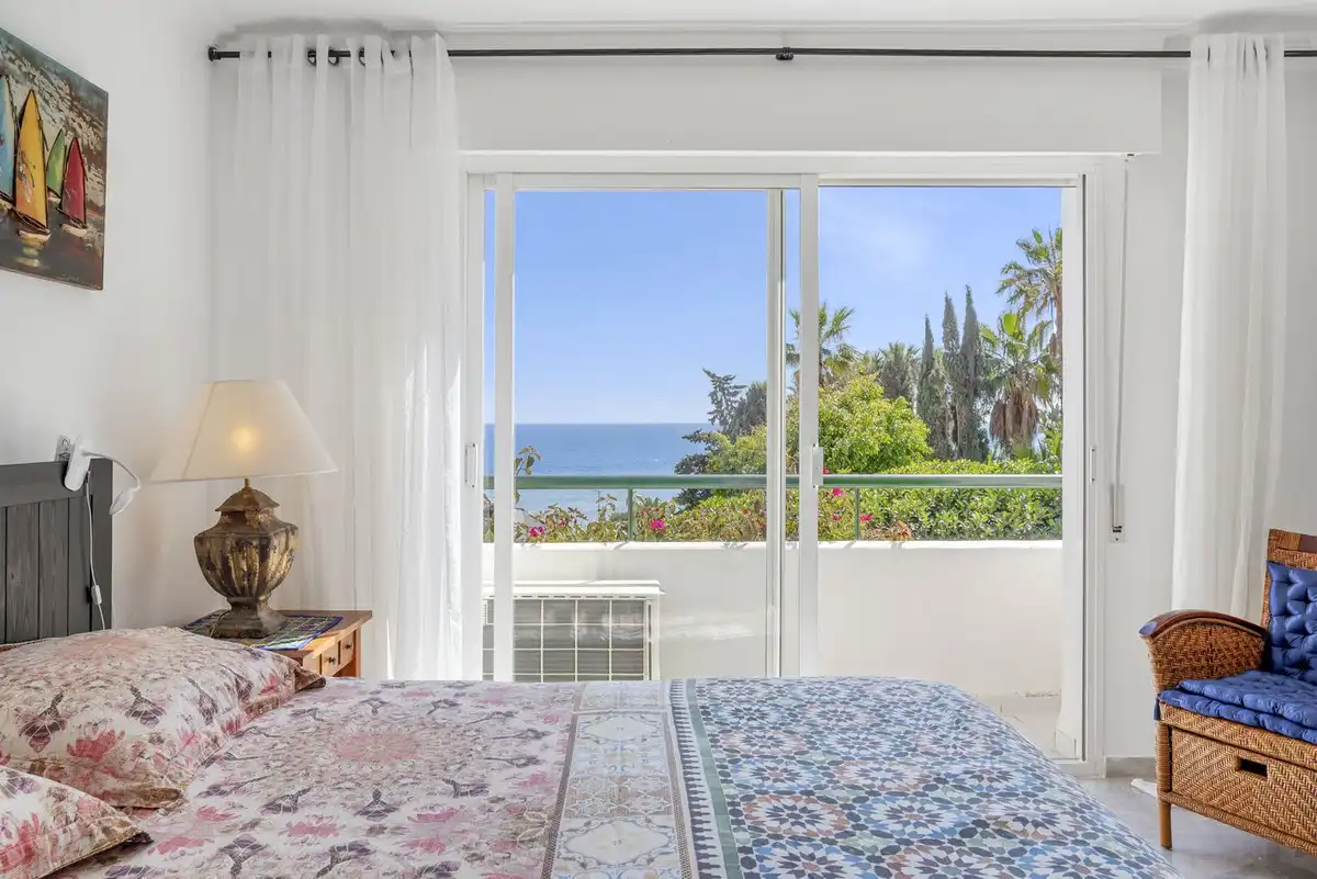 Dormitori de Casa adosada en venda en Marbella amb Aire condicionat, Jardí privat i Terrassa
