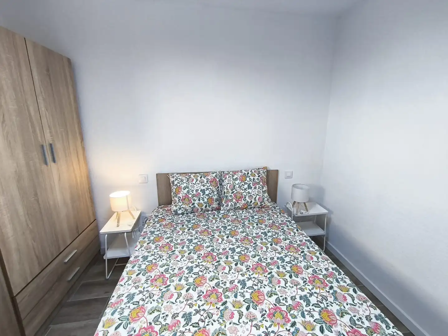Bedroom of Flat for share in Madrid  with Heating, Furnished and Washing machine