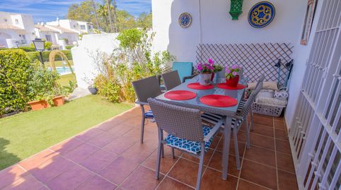 Foto 4 de Casa adosada en venta en Avenida Pernet, Nueva Atalaya, Estepona