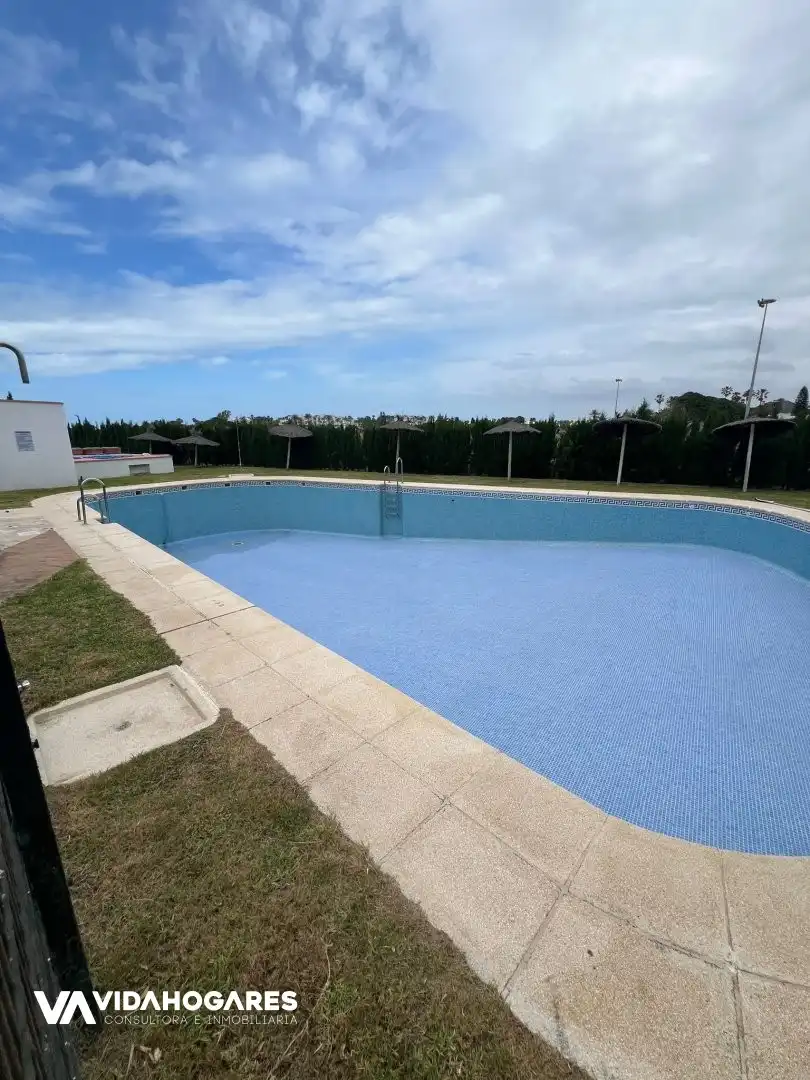 Piscina de Piso de alquiler en Rota con Piscina y Amueblado