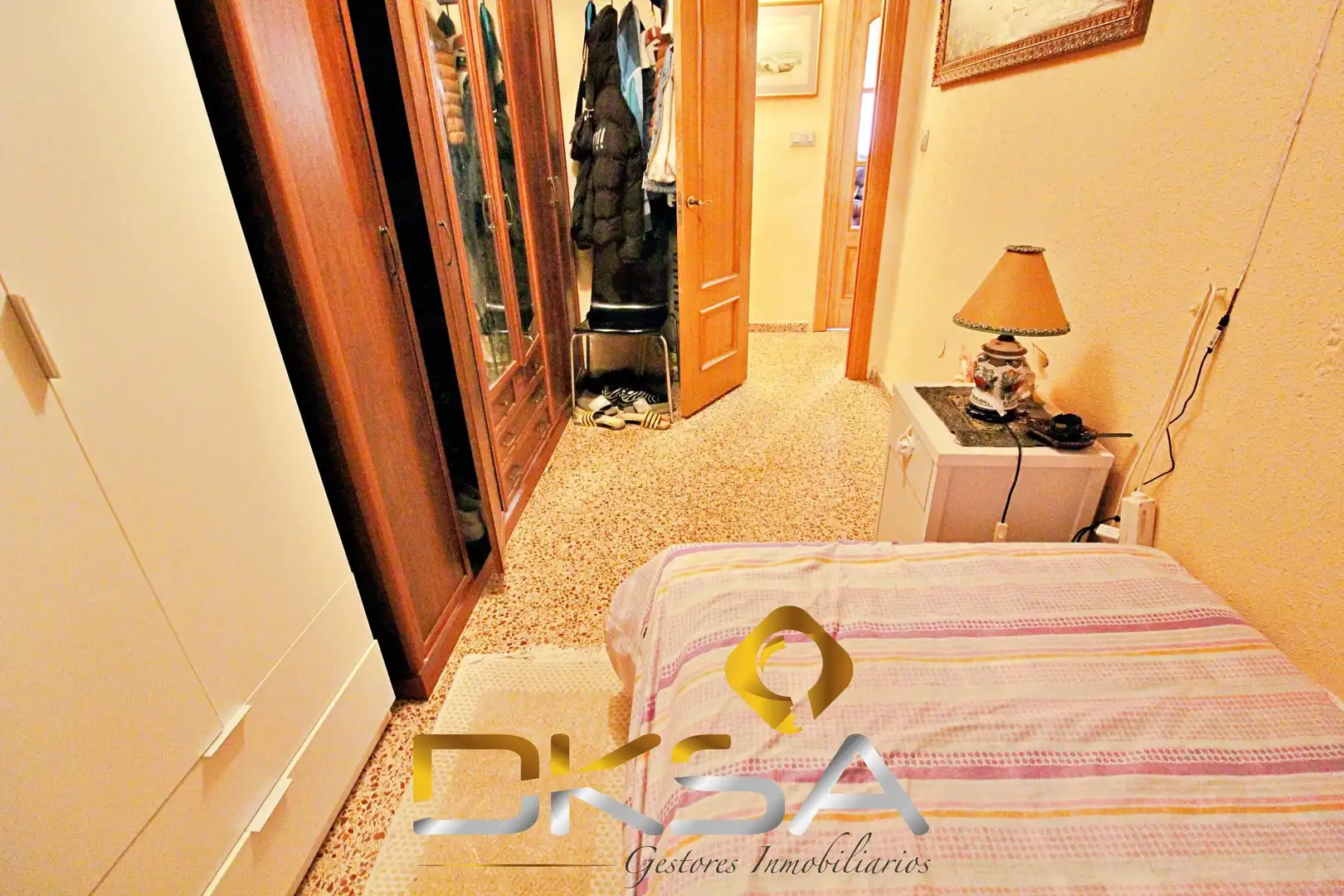 Habitación de Piso en venta en Castellón de la Plana / Castelló de la Plana con Terraza, Amueblado y Balcón