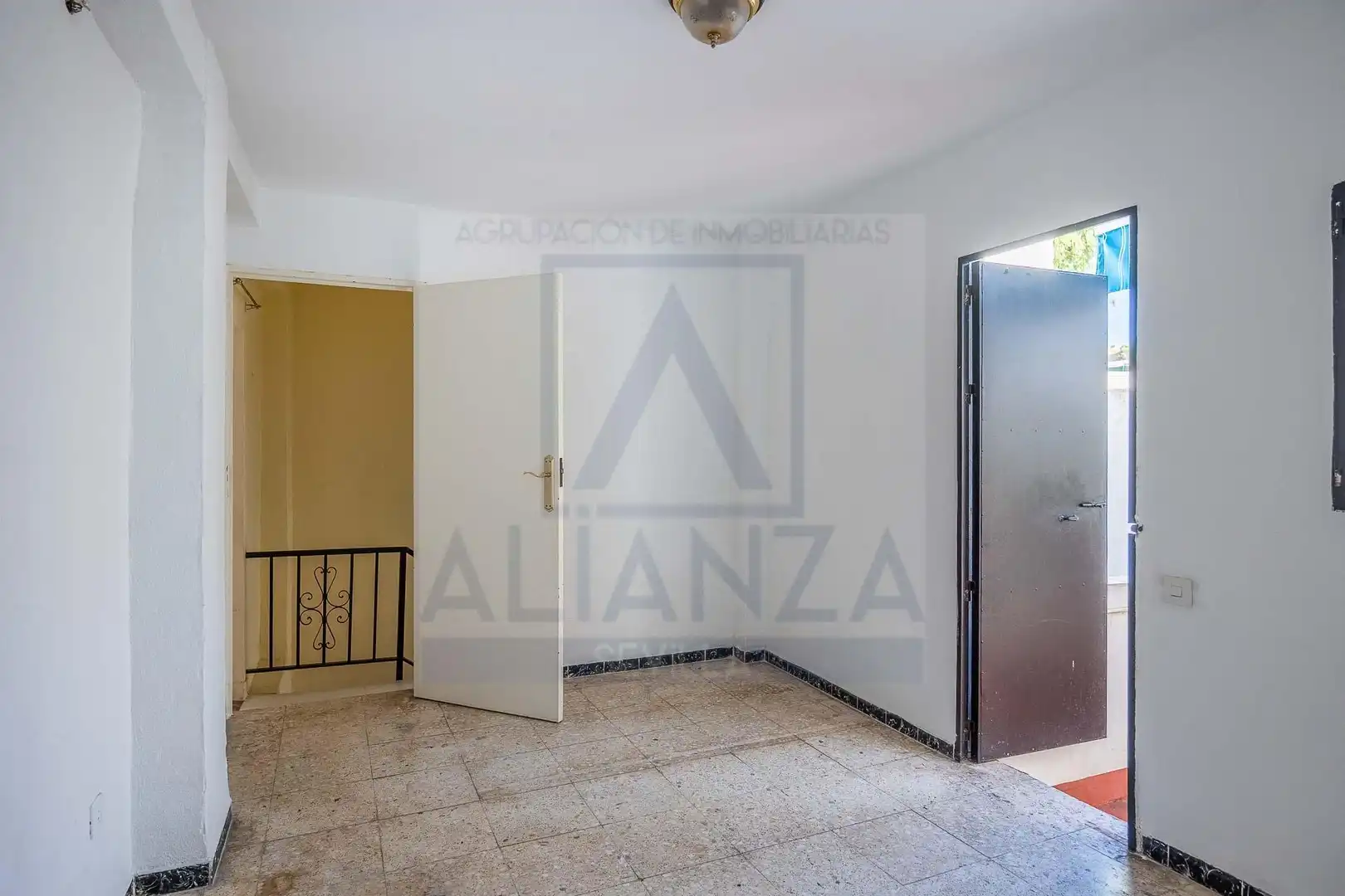 Casa adosada en venda en Camas amb Terrassa
