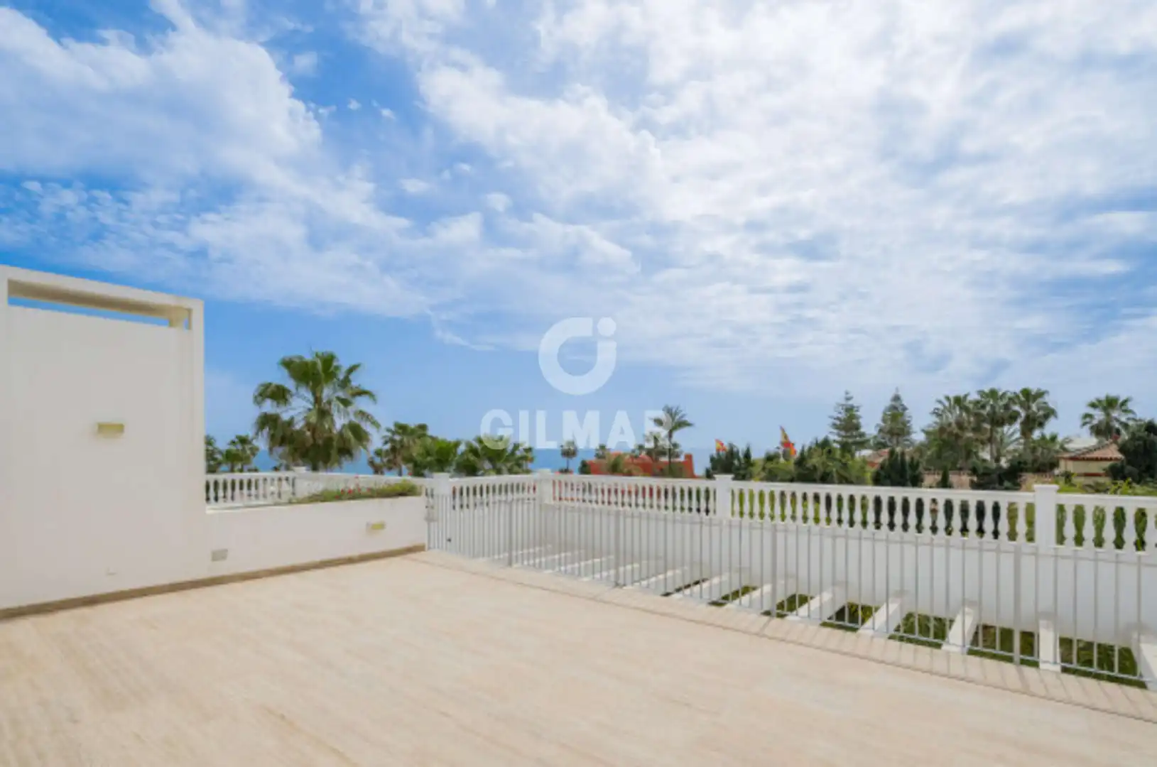 Vista exterior de Casa o xalet en venda en Estepona amb Calefacció, Jardí privat i Piscina