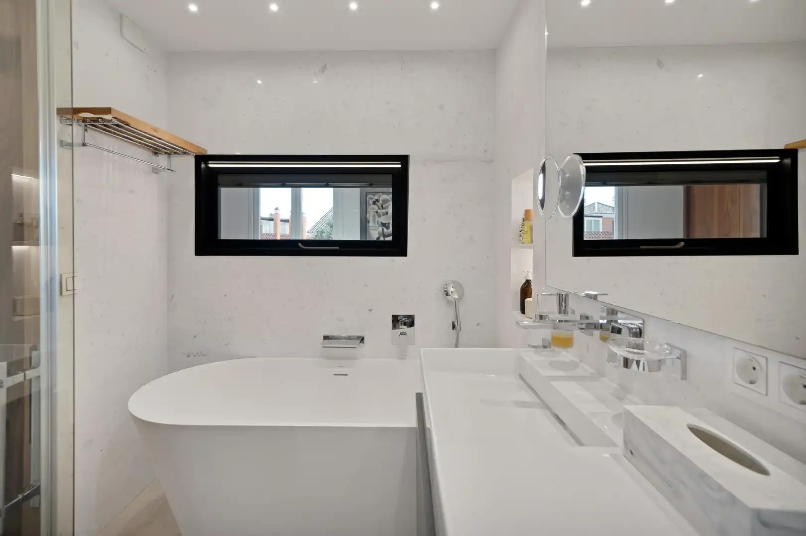 Baño de Casa adosada en venta en Marbella con Jardín privado, Alarma y Piscina comunitaria
