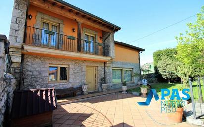 Außenansicht von Haus oder Chalet zum verkauf in Camargo mit Balkon