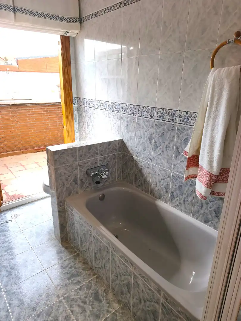 Bathroom of Houses for sale in Recas  with Air Conditioner, Heating and Private garden
