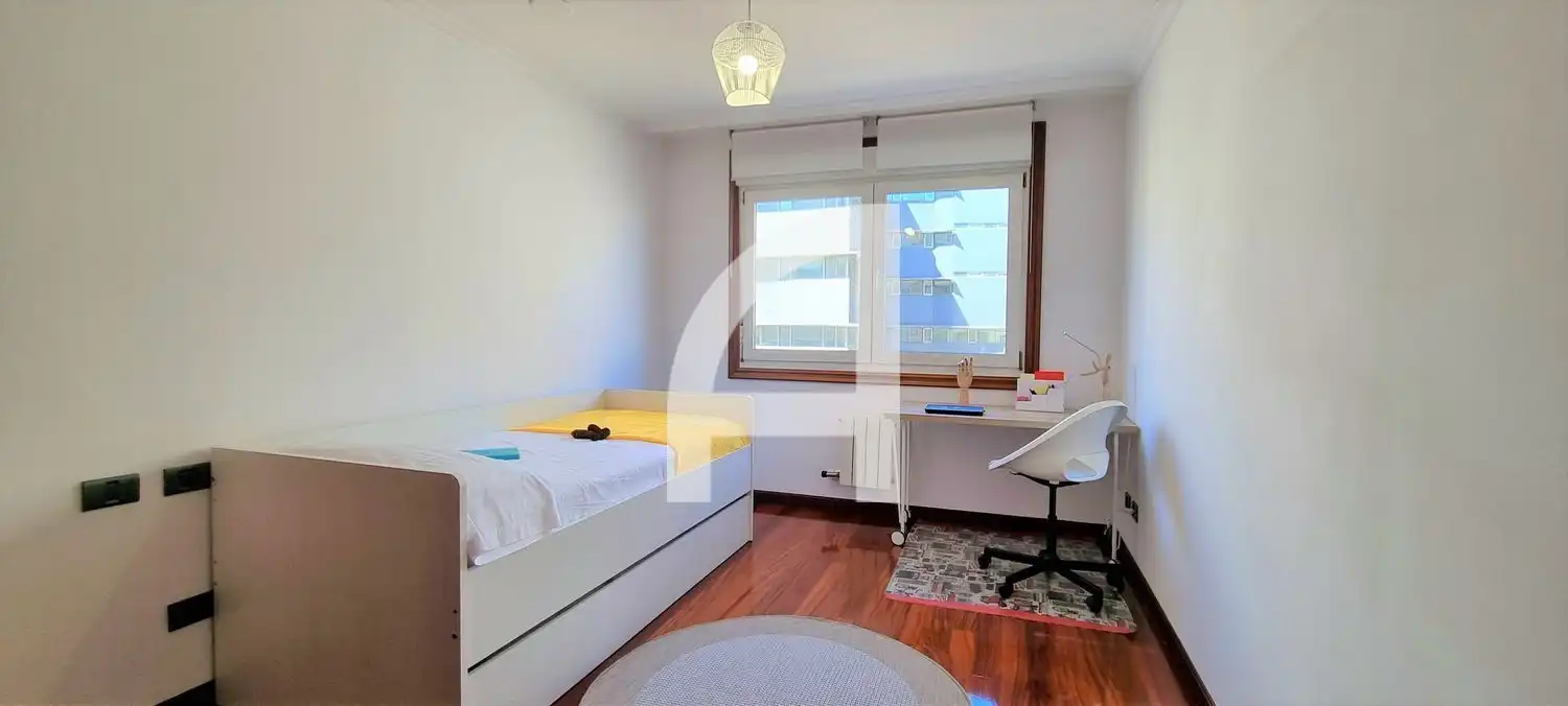 Habitación de Piso de alquiler en Vigo  con Calefacción, Trastero y Amueblado