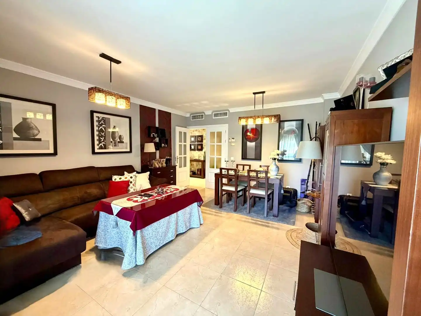 Sala d'estar de Àtic en venda en Estepona amb Aire condicionat, Terrassa i Forn