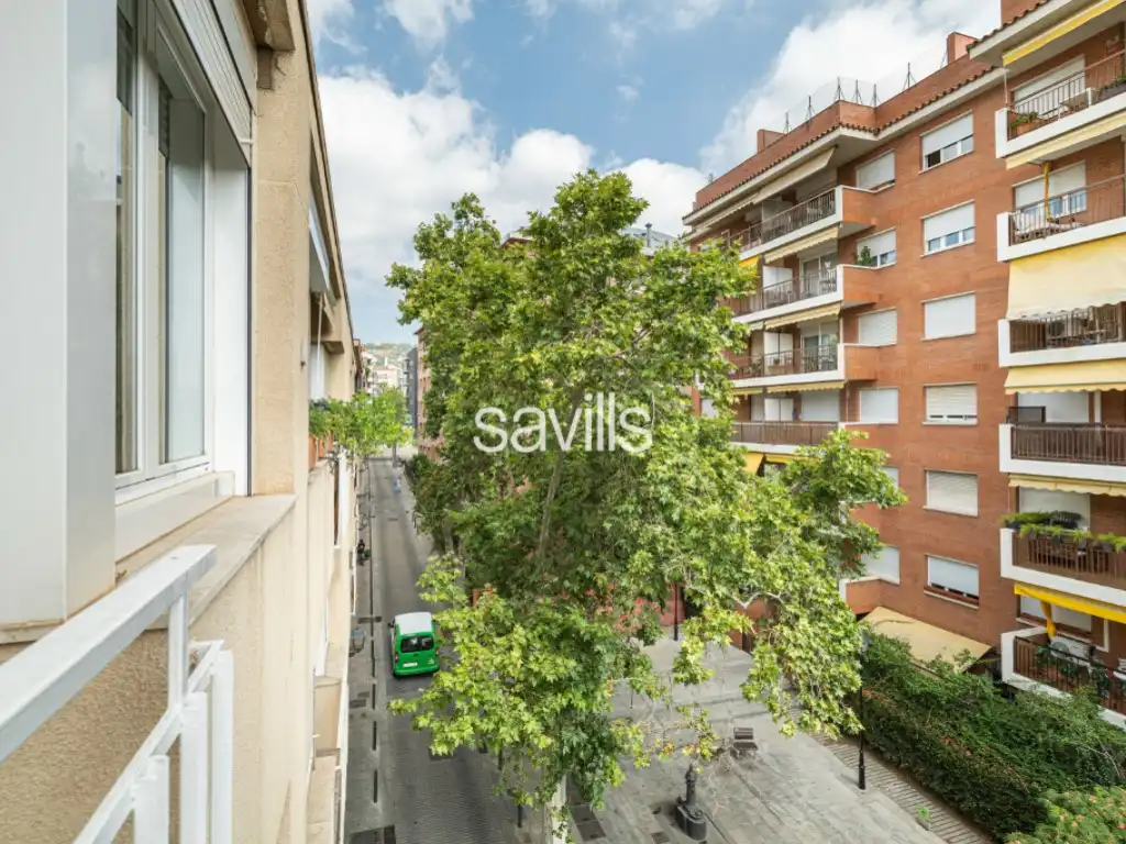 Vista exterior de Apartament en venda en Barcelona amb Balcó