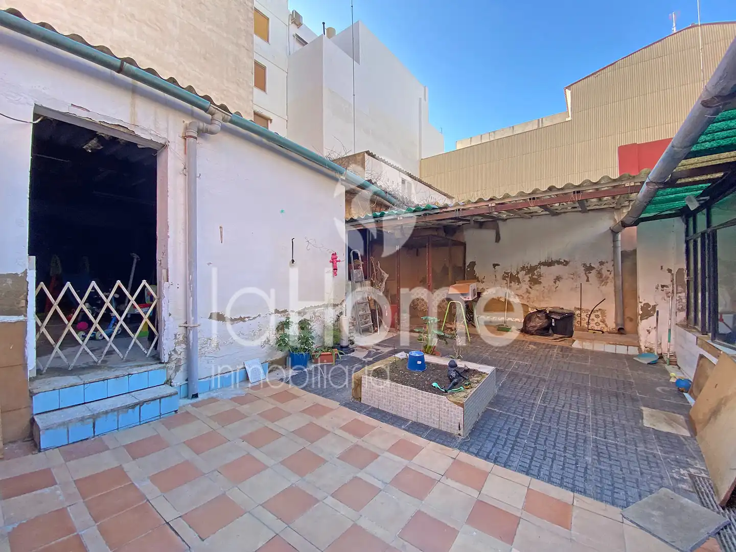 Vista exterior de Casa o xalet en venda en Paterna amb Aire condicionat i Terrassa