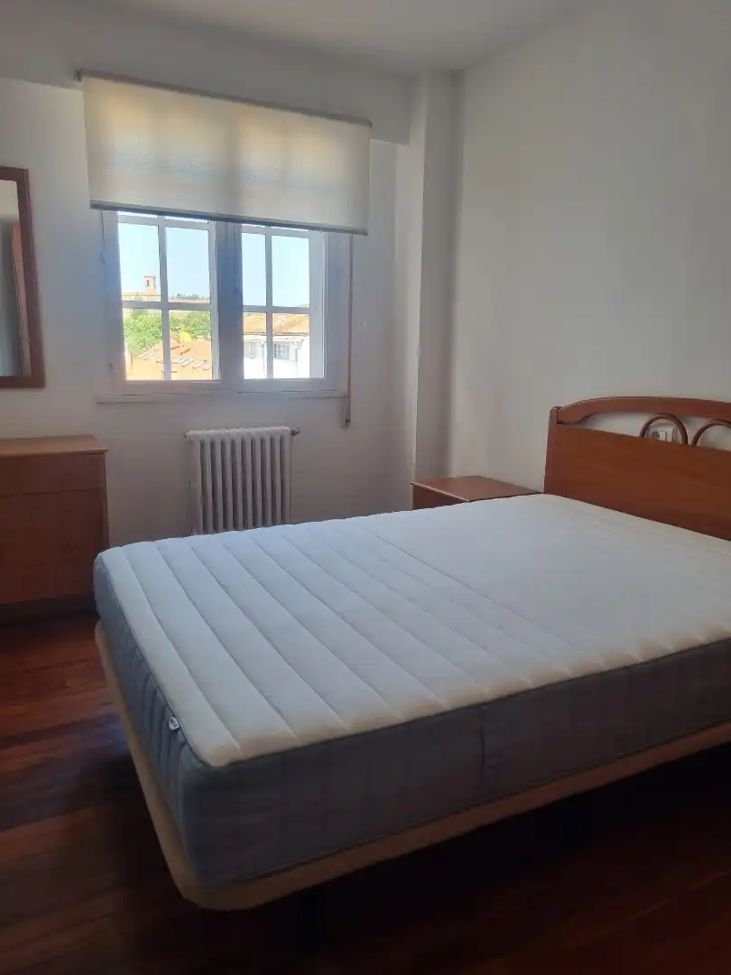 Bedroom of Apartments for rent in Santiago de Compostela   with Heating, Parquet flooring and Furnished
