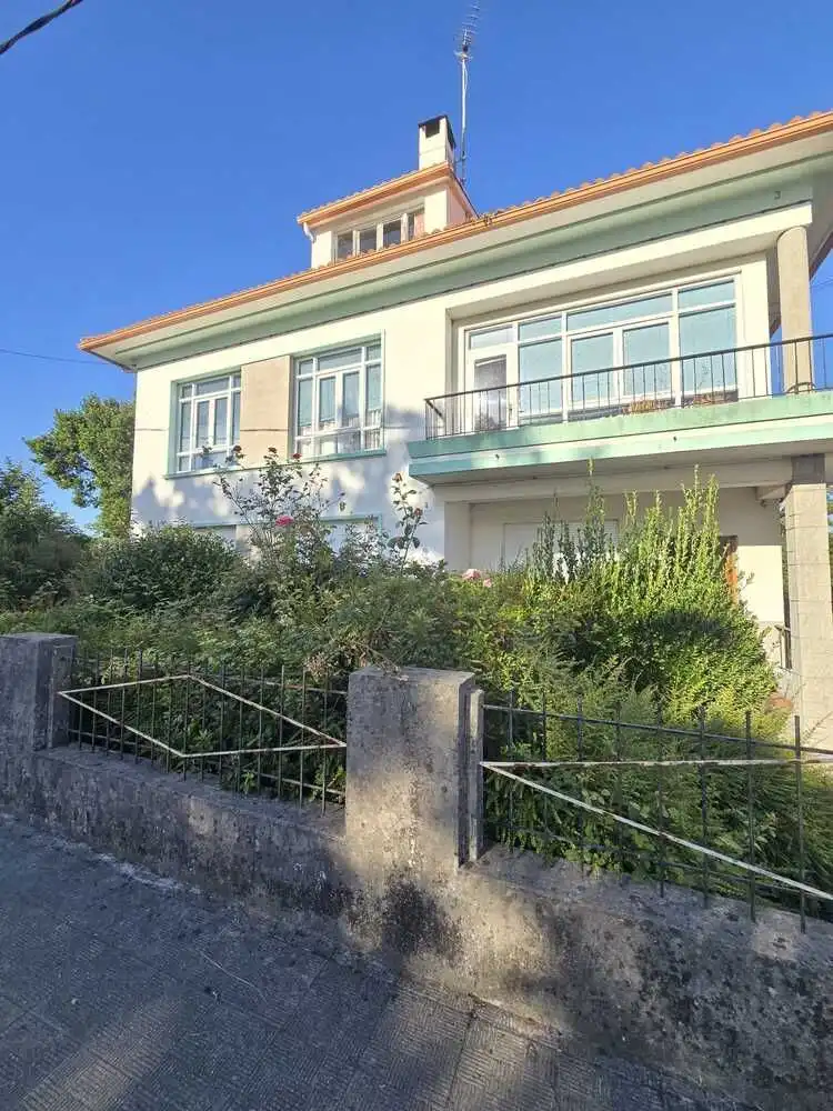 Vista exterior de Casa o xalet en venda en Narón amb Calefacció, Jardí privat i Traster