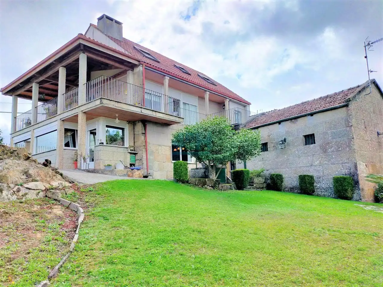 Vista exterior de Casa o chalet en venta en Amoeiro con Calefacción, Jardín privado y Terraza