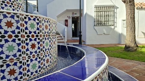 Foto 2 de Apartamento en venta en Urbanización Los Naranjos de Marbella #escalera 5, La Dama de Noche - La Alzambra, Marbella