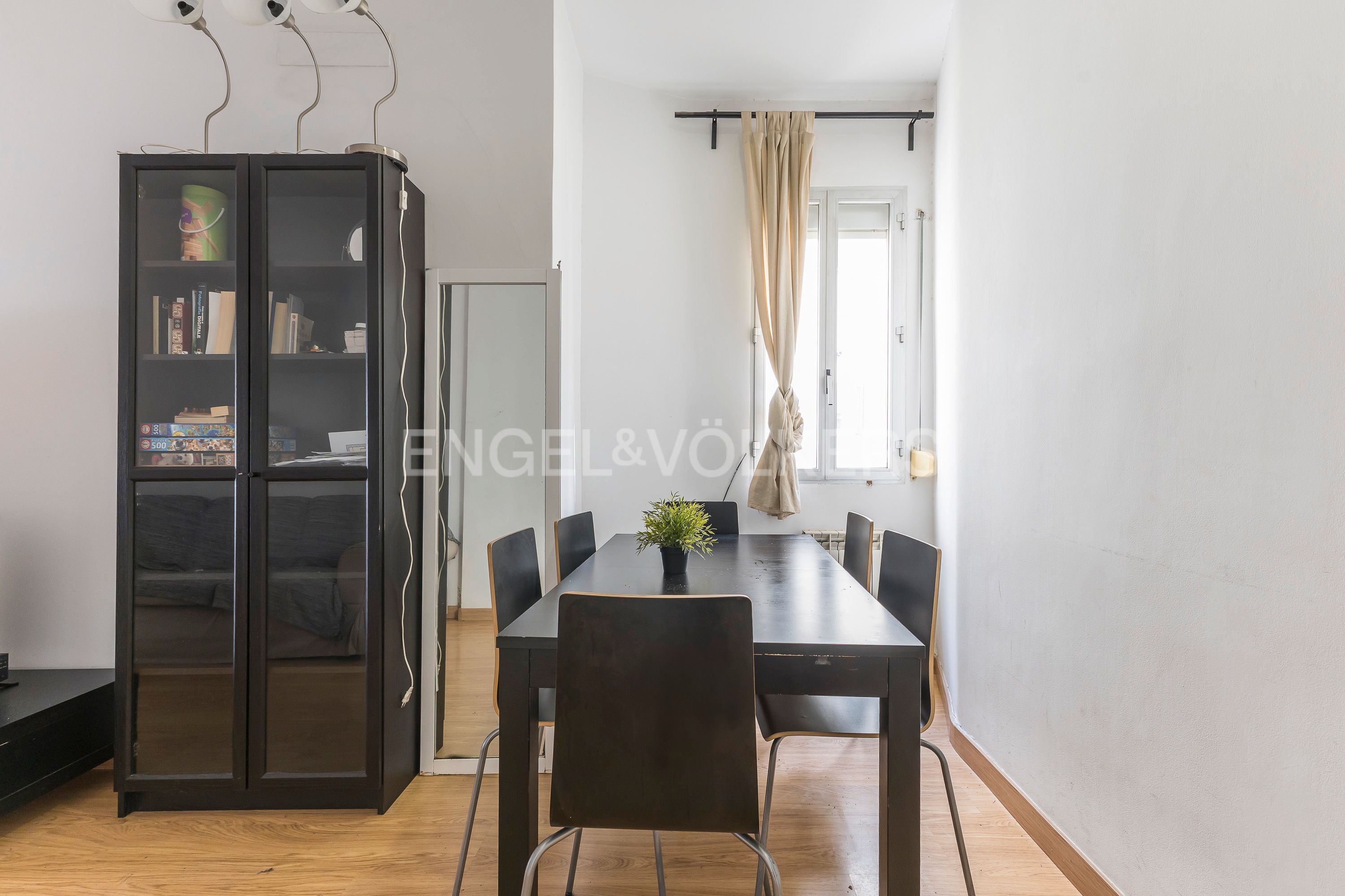 Menjador de Apartament en venda en  Madrid Capital amb Calefacció i Moblat