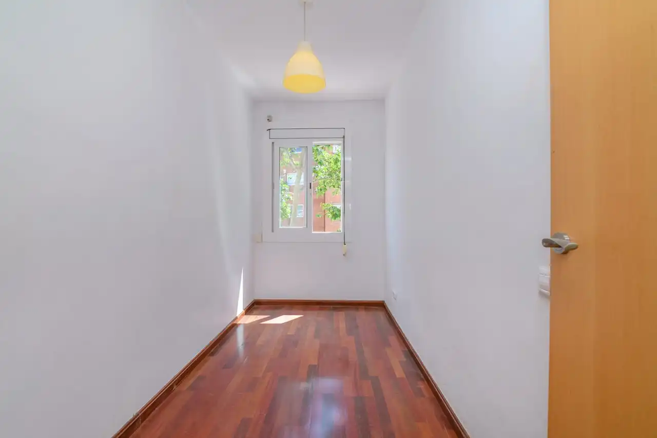 Dormitori de Pis en venda en Barcelona amb Parquet, Terrassa i Traster