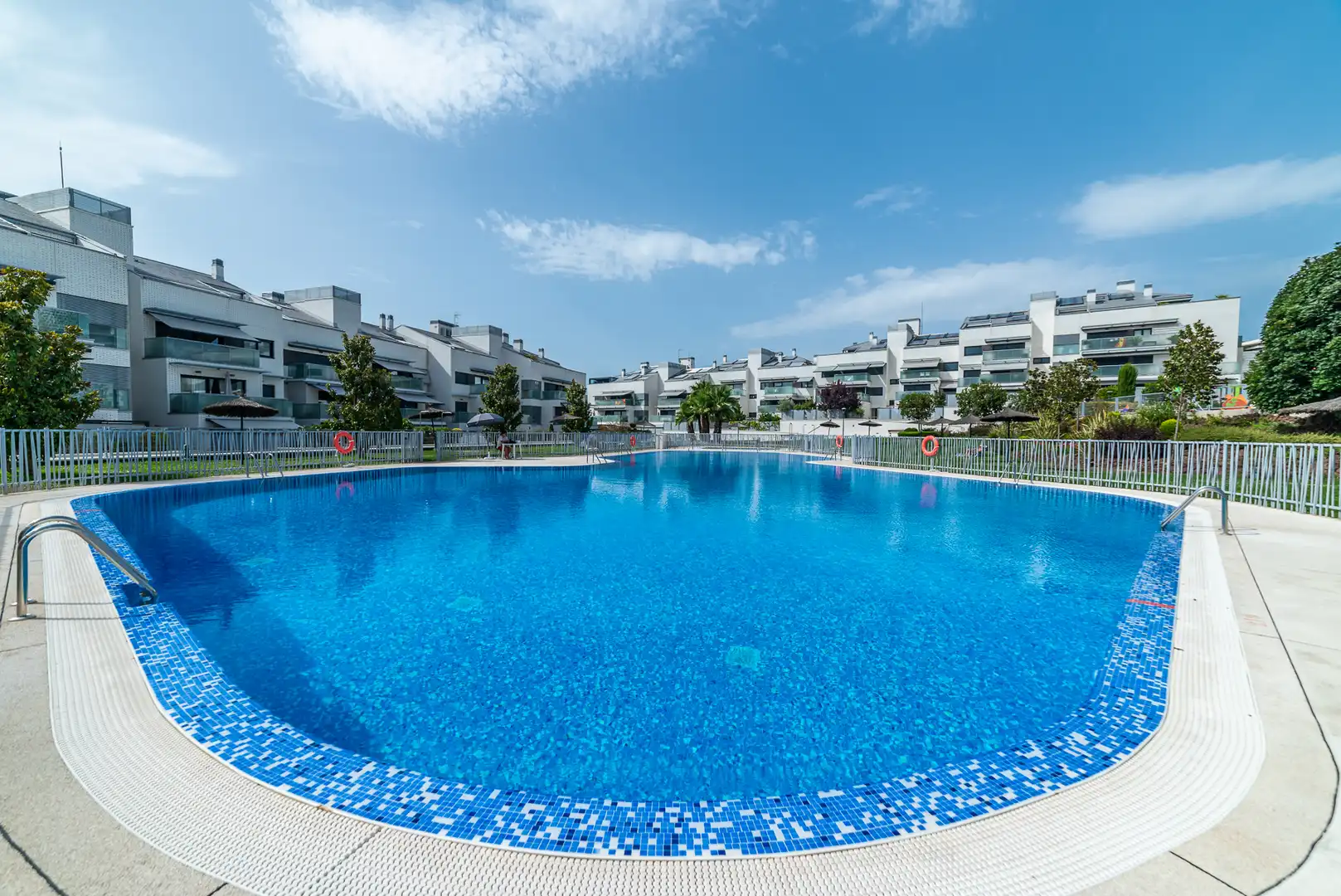 Piscina de Planta baja en venta en Boadilla del Monte con Aire acondicionado, Calefacción y Jardín privado