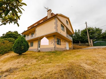 Casa amb balcó en venda a LEVADA (A)-MOSENDE 13