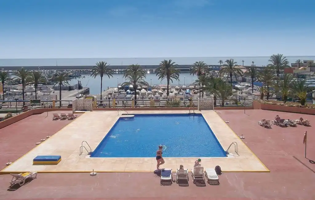 Apartamento con piscina en venta en Puerto Deportivo, imagen 3
