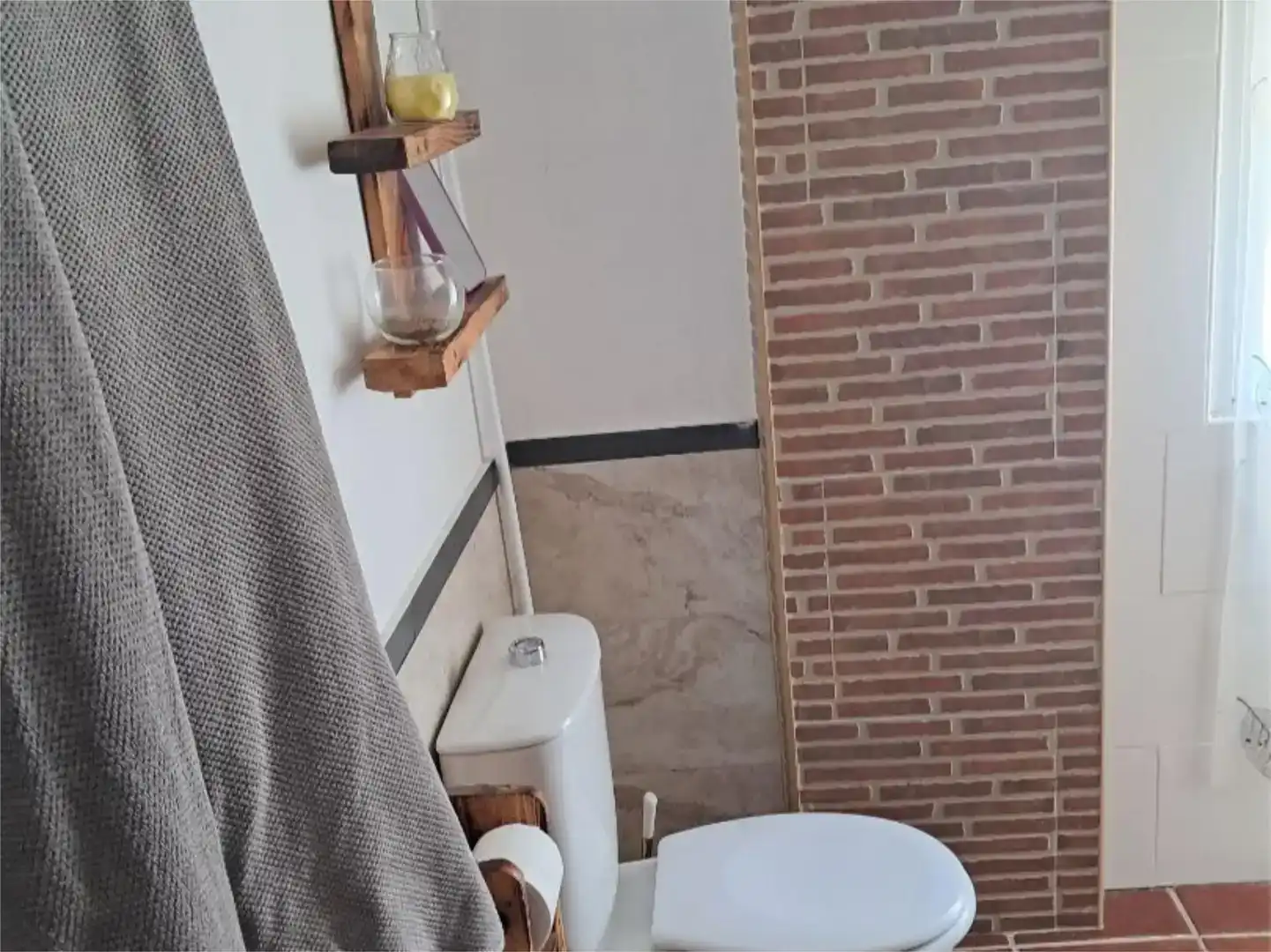 Bany de Pis en venda en Navalmoral de la Mata amb Aire condicionat, Jardí privat i Traster