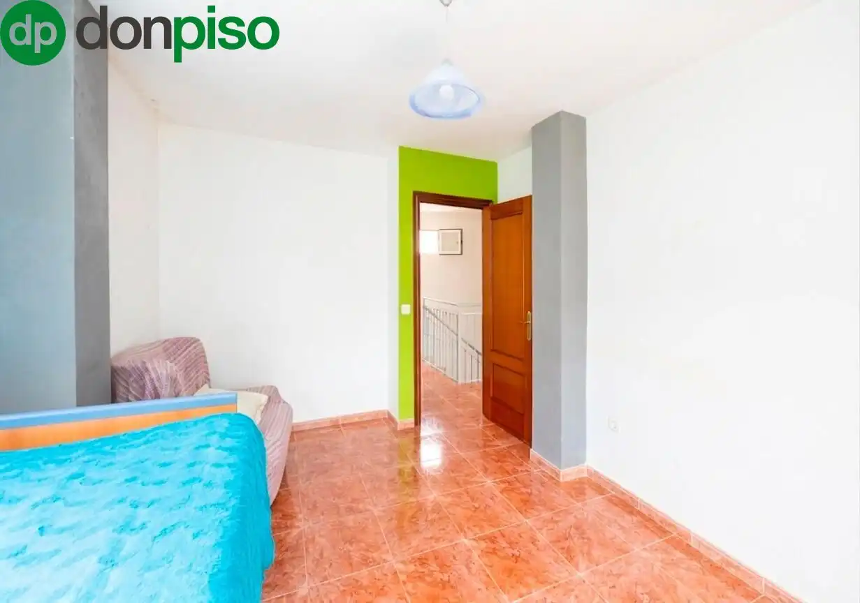 Casa adosada en venta en Cenes de la Vega con Calefacción y Terraza