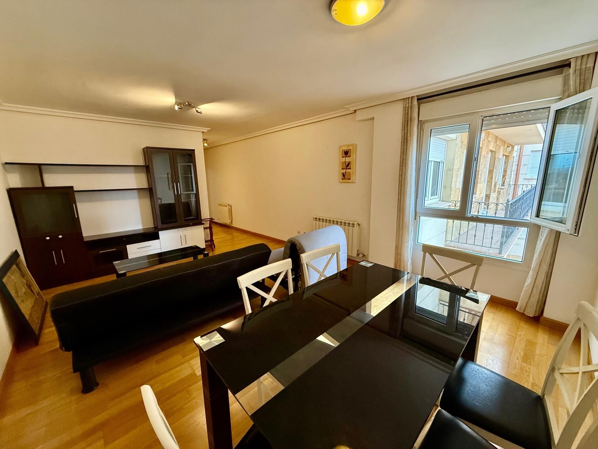 Sala d'estar de Pis en venda en Valencia de Don Juan amb Calefacció