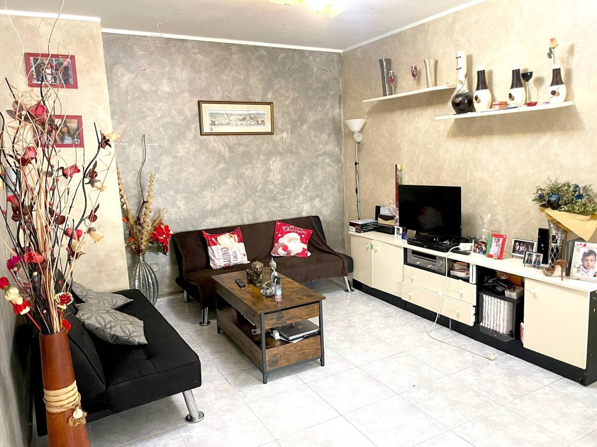 Sala d'estar de Casa adosada en venda en Polán amb Calefacció