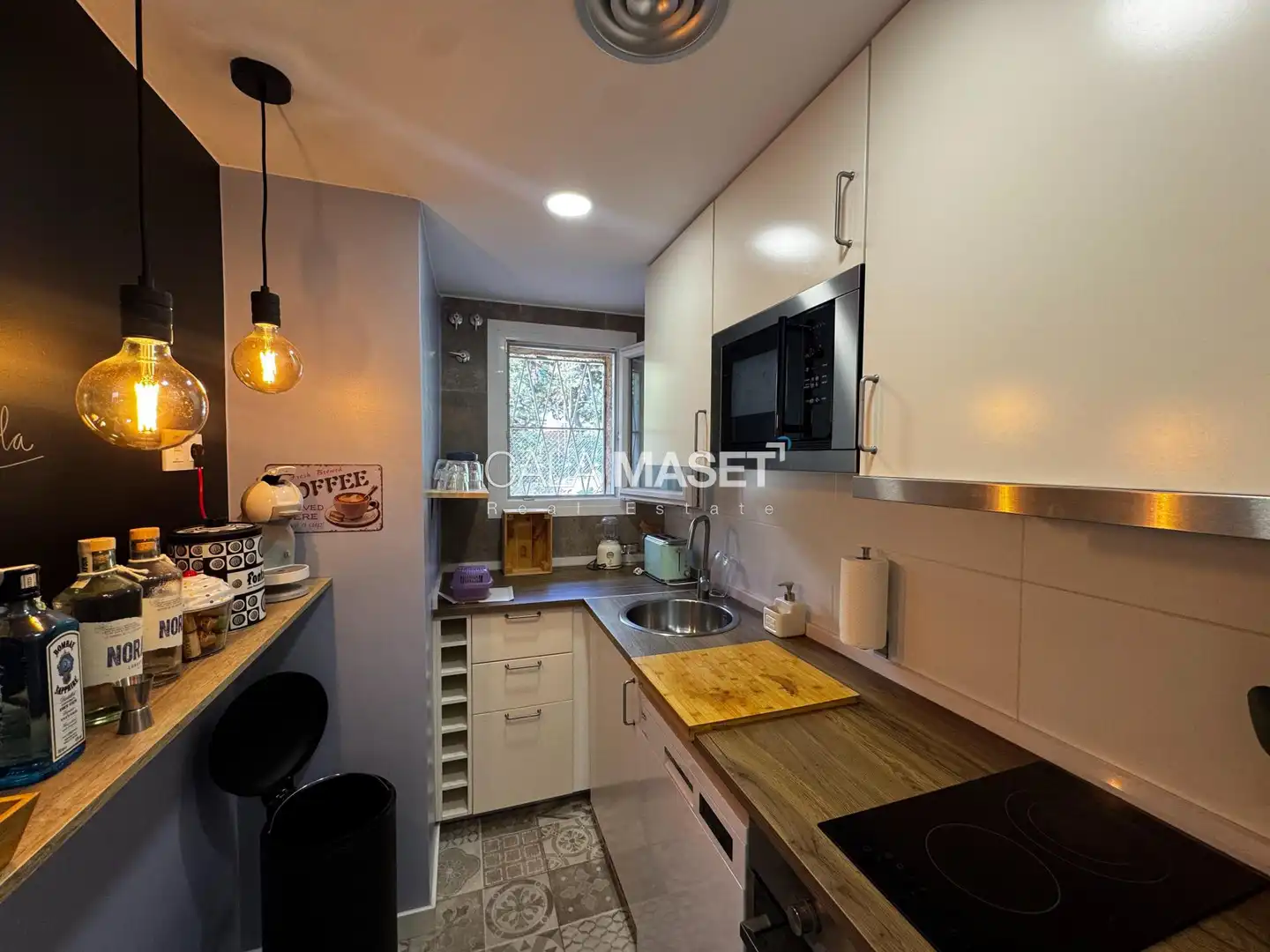 Cocina de Apartamento en venta en Castell d'Aro, Platja d'Aro i s'Agaró con Calefacción y Balcón