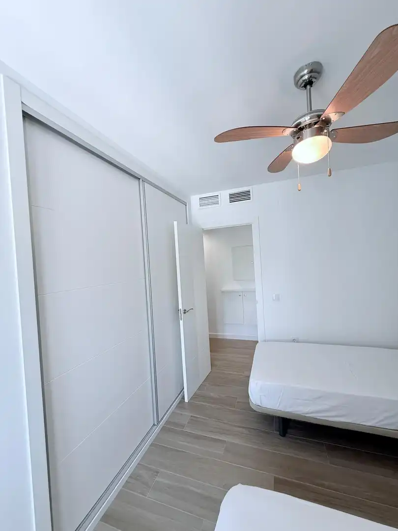 Habitación de Piso de alquiler en Vélez-Málaga con Aire acondicionado, Calefacción y Amueblado