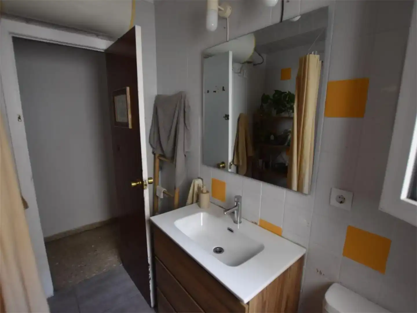 Bathroom of Flat for rent in Mislata  with Air Conditioner and Furnished