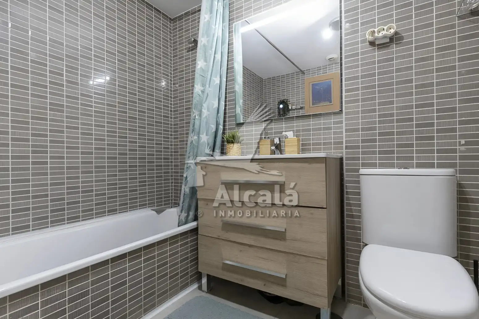 Badezimmer von Wohnung zum Verkauf in Villalbilla mit Klimaanlage, Heizung und Terrasse