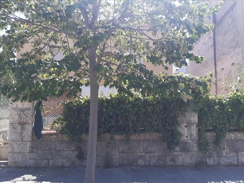 Vista exterior de Casa o xalet en venda en Figueres amb Piscina