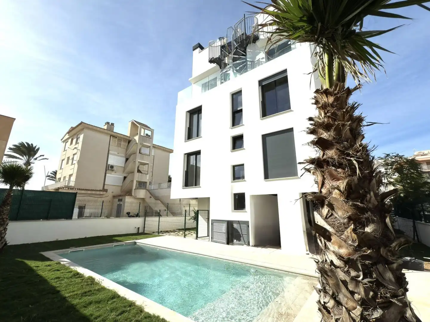Exterior view of Attic for sale in  Palma de Mallorca  with Air Conditioner, Terrace and Storage room