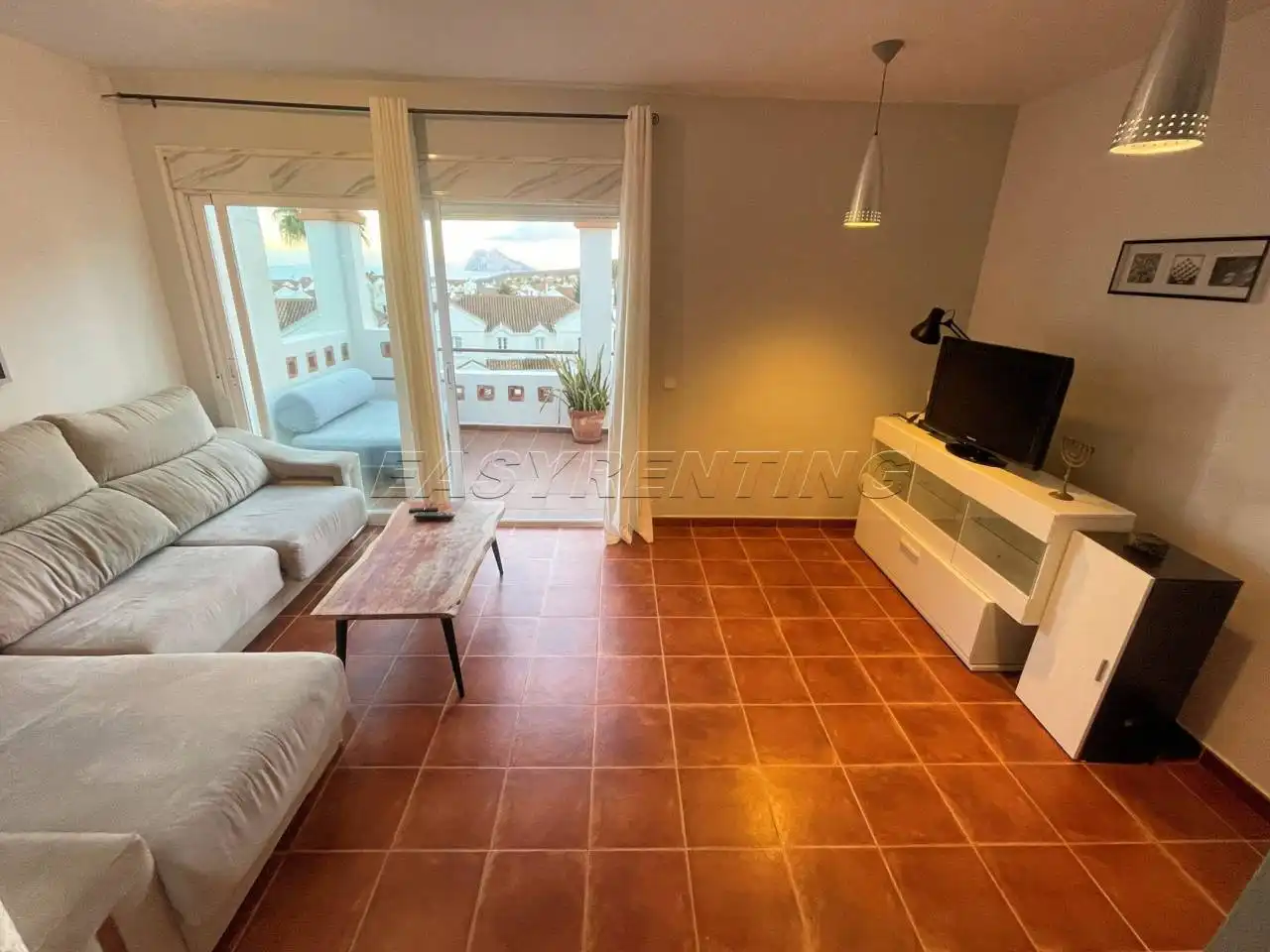 Sala d'estar de Apartament de lloguer en La Alcaidesa amb Terrassa, Moblat i Piscina comunitària
