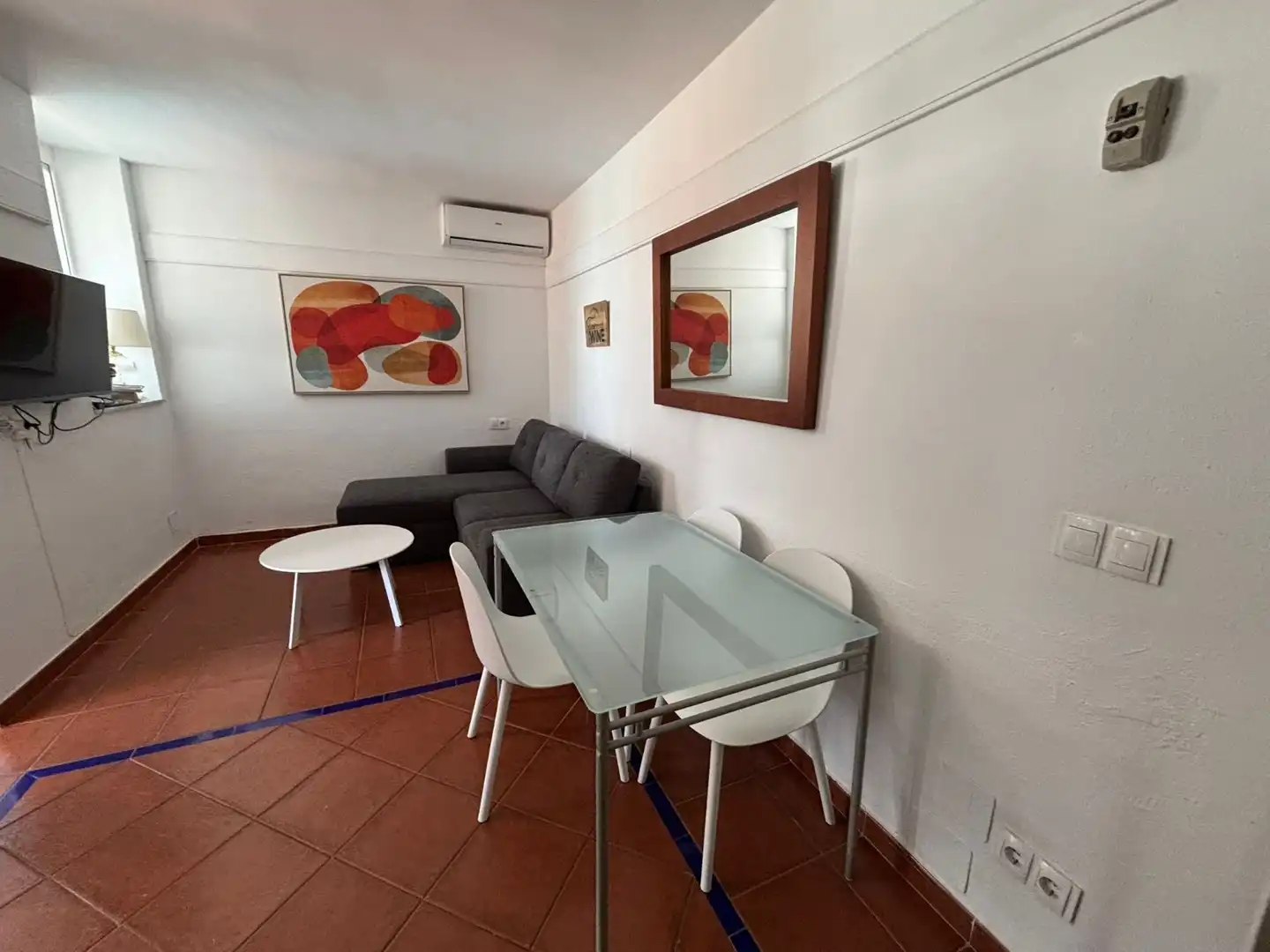 Sala d'estar de Apartament en venda en Fuengirola amb Aire condicionat, Terrassa i Moblat