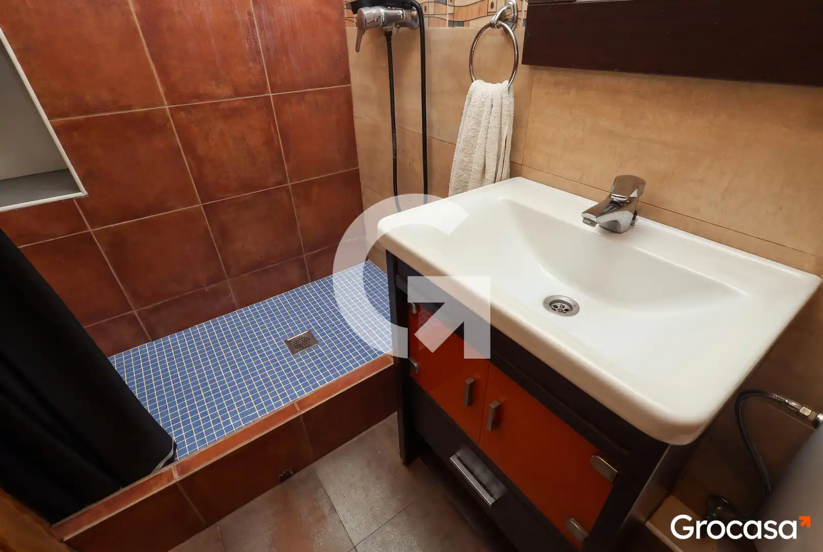 Bany de Àtic en venda en L'Hospitalet de Llobregat amb Aire condicionat i Terrassa
