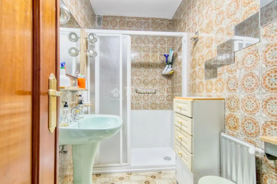 Bathroom of Flat for sale in Salamanca  with Heating and Balcony