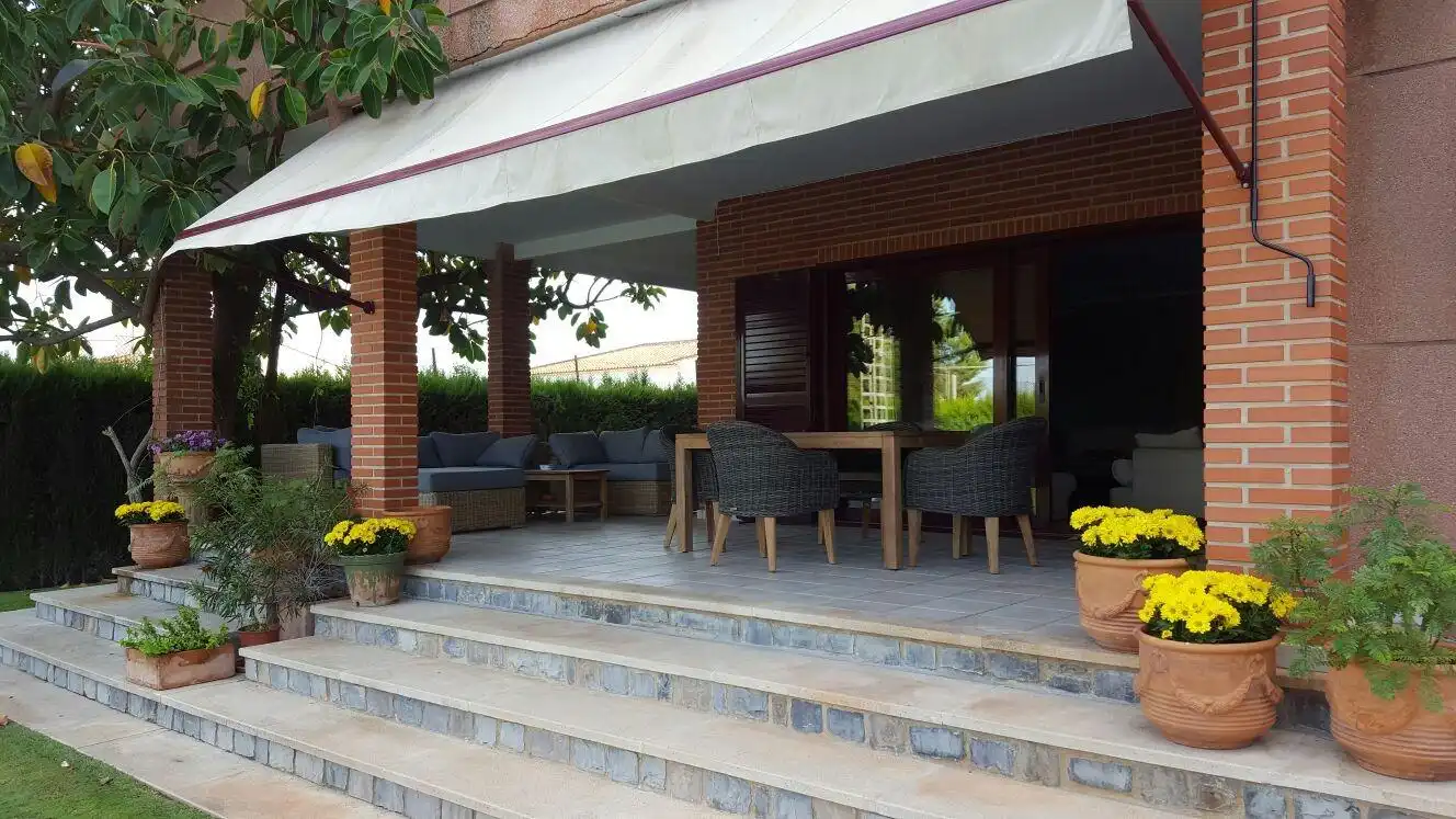 Terrassa de Casa o xalet en venda en La Pobla de Vallbona amb Aire condicionat, Calefacció i Piscina