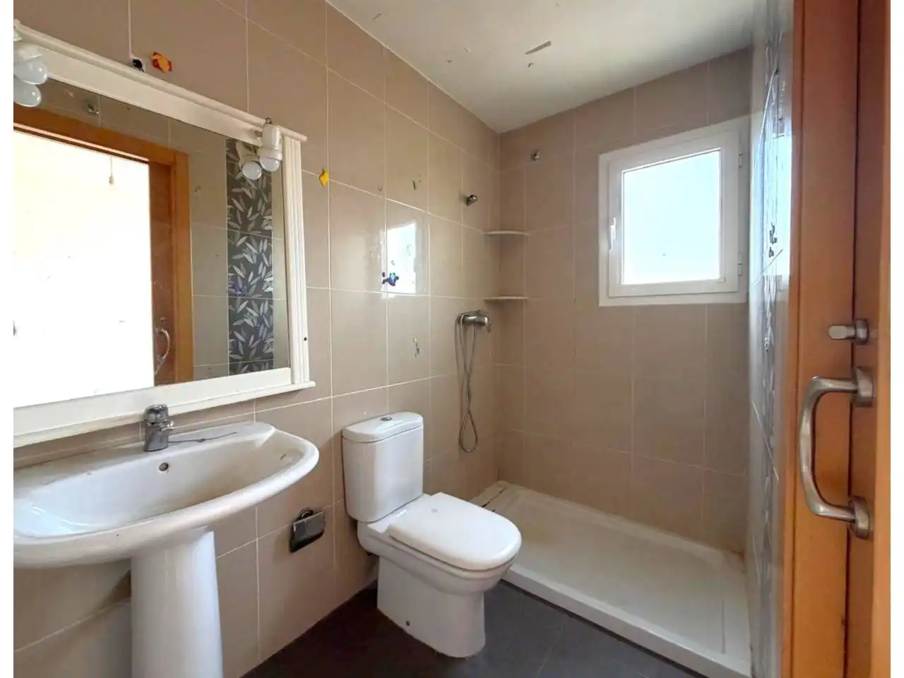 Baño de Piso en venta en Almansa con Calefacción y Balcón