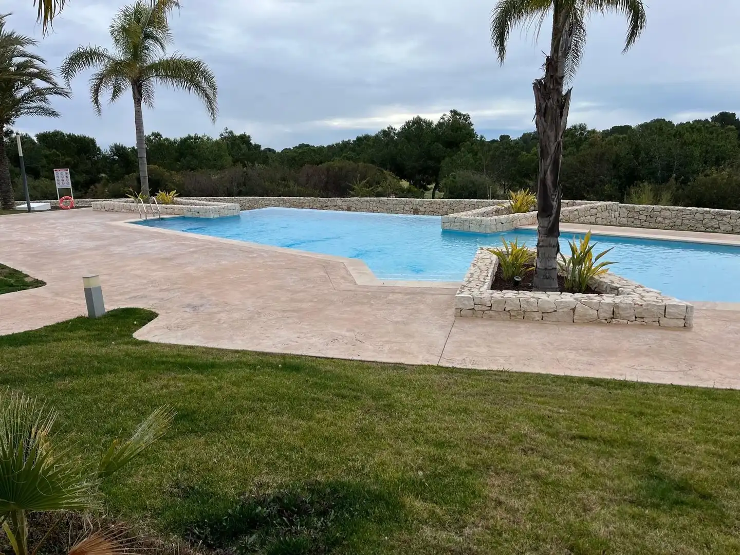 Schwimmbecken von Wohnung zum Verkauf in Pilar de la Horadada mit Klimaanlage, Heizung und Privatgarten