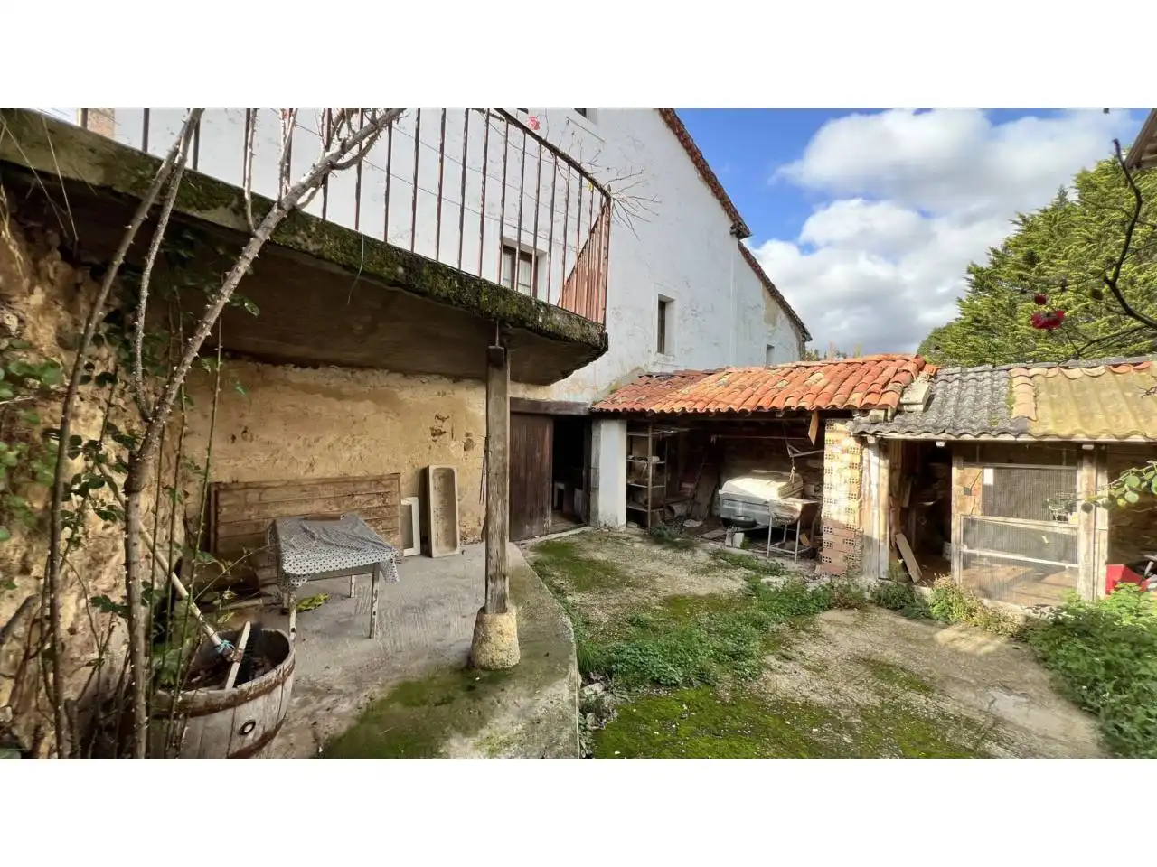 Vista exterior de Casa o xalet en venda en Merindad de Montija amb Calefacció, Jardí privat i Terrassa