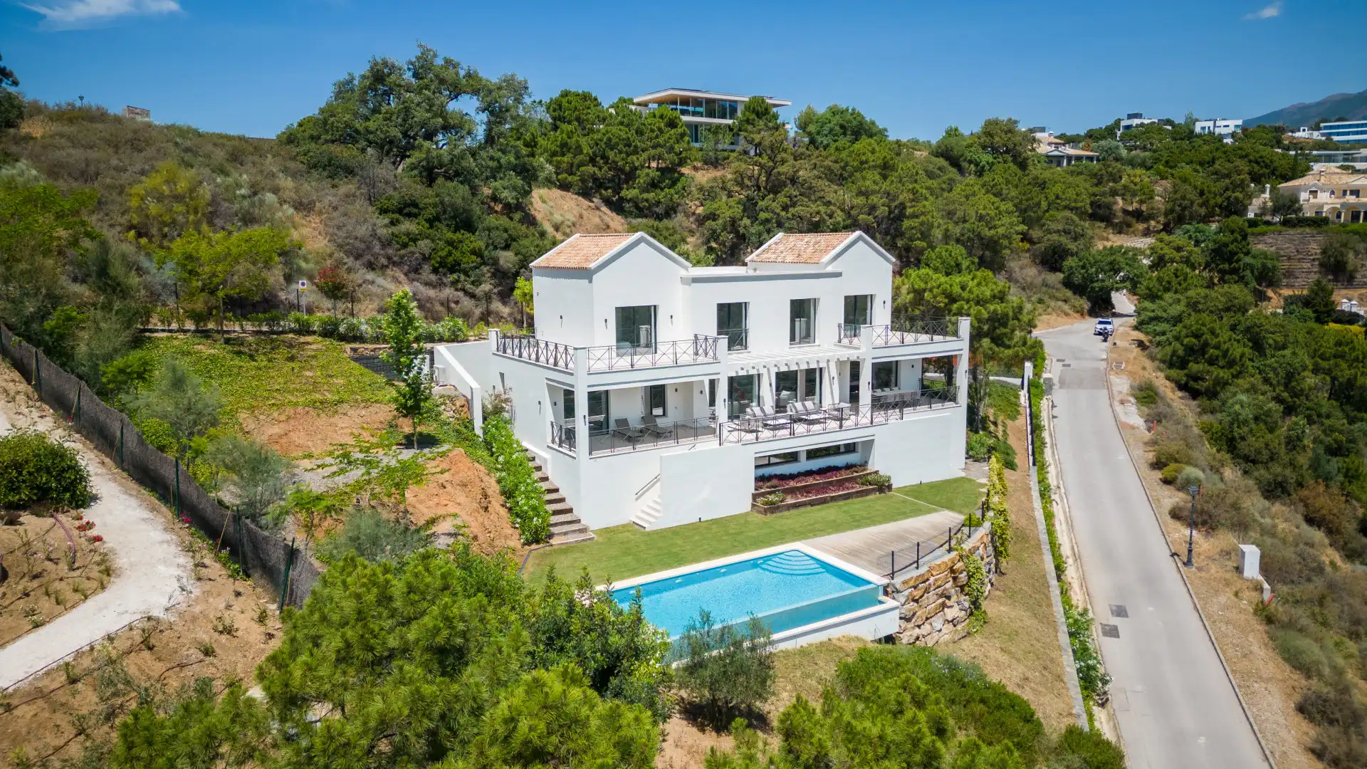 House with pool for sale in Marbella Centro