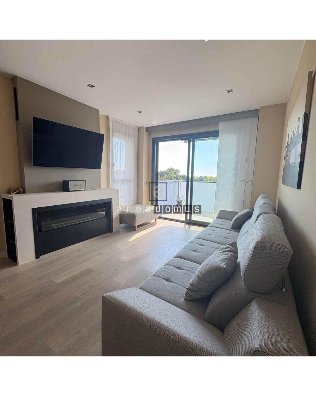 Sala de estar de Piso en venta en Sant Feliu de Llobregat con Calefacción, Jardín privado y Piscina