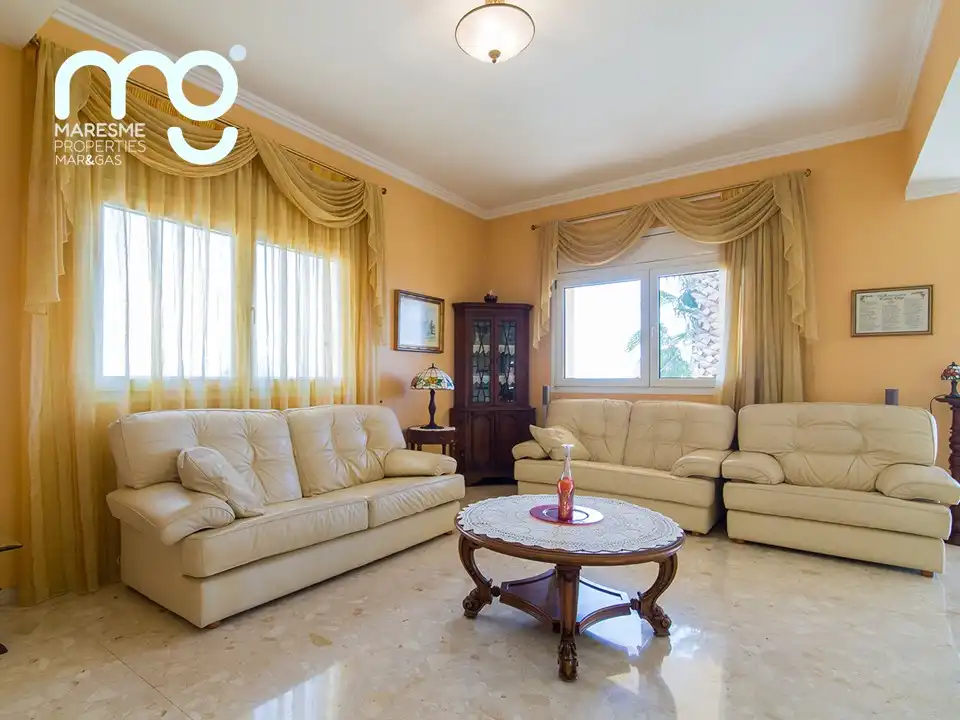 Sala de estar de Casa o chalet en venta en Tiana con Aire acondicionado, Calefacción y Jardín privado