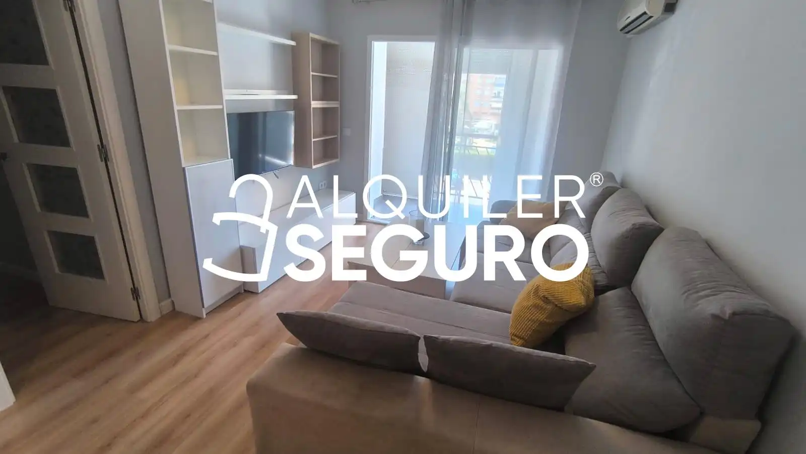 Wohnzimmer von Wohnung zur Miete in Dos Hermanas mit Klimaanlage, Terrasse und Schwimmbad