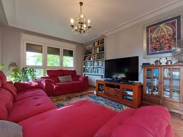 Sala d'estar de Casa o xalet en venda en Vigo  amb Calefacció, Jardí privat i Parquet