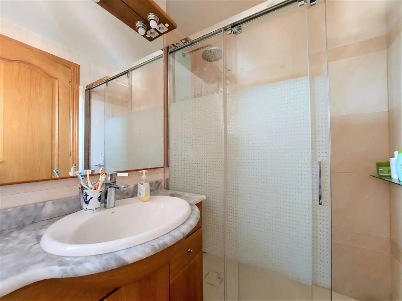 Baño de Piso de alquiler en Vilanova i la Geltrú con Aire acondicionado, Calefacción y Terraza